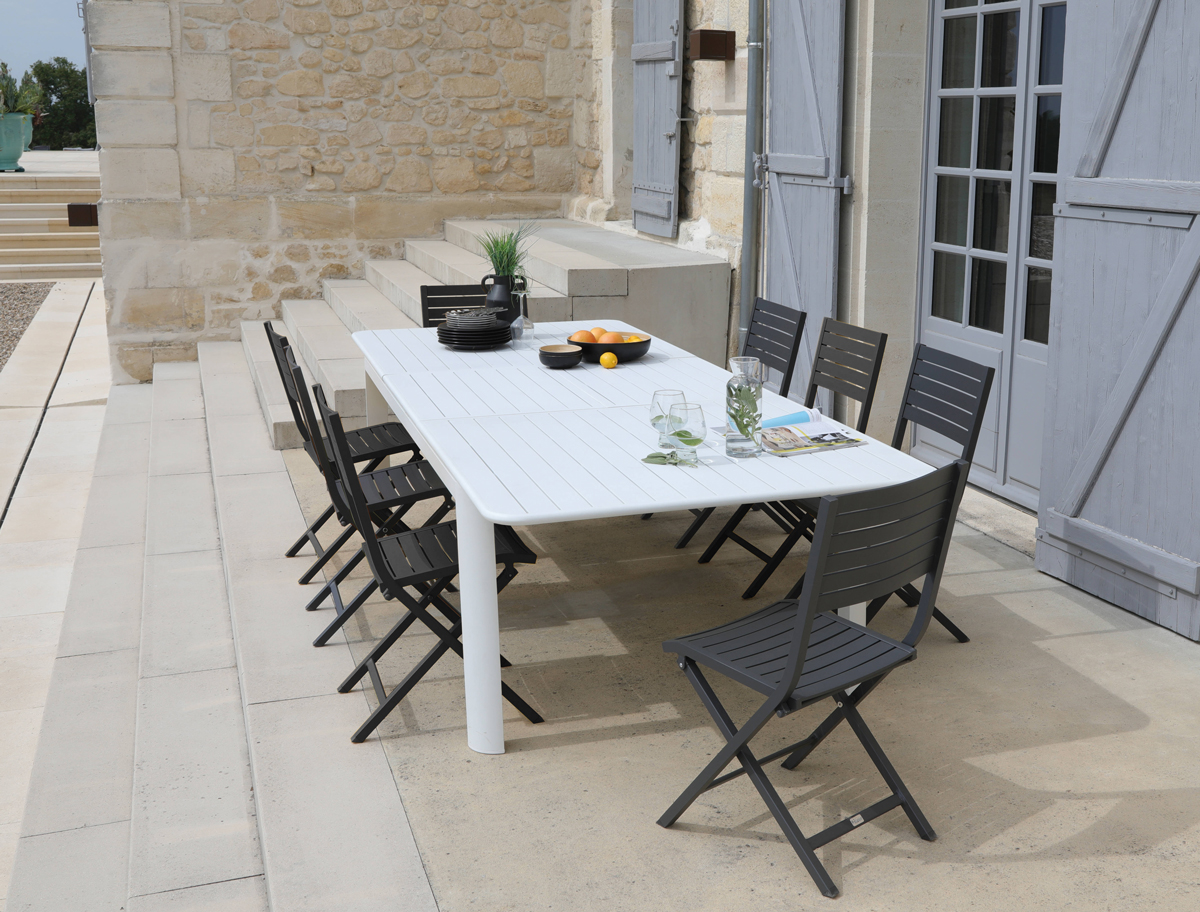 Table-Eos-220-280-blanc-8-chaises-Lucca-graphite.jpg